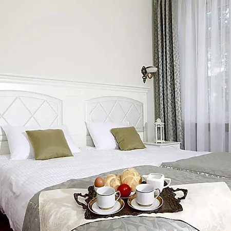 Lawendowy Dworek 3*